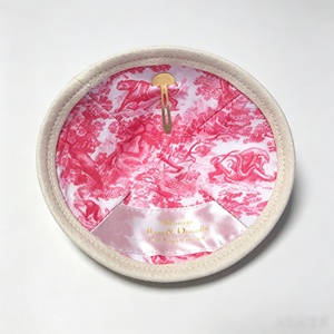 Kippah in Lino Beige Personalizzata all'Ingrosso con Monogramma Ricamato Esterno, Fodera Stampata Rosa e Clip di Fissaggio Integrate - Cappelli Personalizzati - Product Image 2