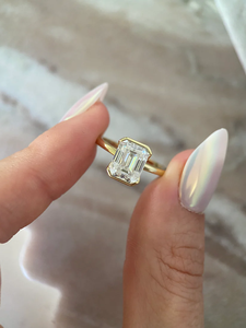 Diamante Moissanita con Corte Esmeralda Certificado por IGI, para Compromiso, Boda, Aniversarios Románticos, Fiestas, Engaste de Bisel, Regalo - Product Image 3