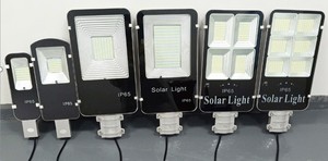 Güneş Enerjili Sokak Lambası Monokristal Güneş Paneli Döküm Alüminyum DC 12V 100W <span class=keywords><strong>LED</strong></span> LiFePO4 Pil 140 Işın Açısı - Product Image 2