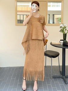 Nuovo Completo Plissettato Oversize da Donna di Miyake con Dettagli Dorati - Product Image 5