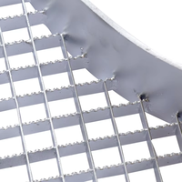 Grille en acier sur mesure pour plateforme et passerelle industrielles