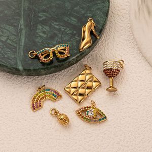 Le Luxe Doré Haute Couture |   Pendentif en acier inoxydable plaqué or 18 carats PVD avec zircon cubique |   Imperméable, hypoallergénique et inaltérable - Product Image 4