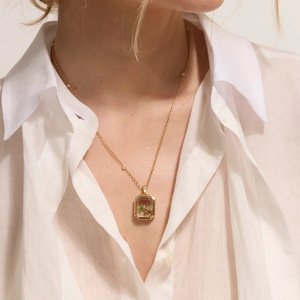 <span class=keywords><strong>Collana</strong></span> con Ciondolo Portafoto Trasparente in Acciaio Inox Placcato Oro 18K con Zirconi Apribile Catena Retrò per Clavicola - Product Image 4