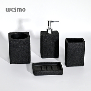 Ensemble d'accessoires de salle de bain en résine 4 pièces, distributeur de lotion pour les mains en mousse de pierre de sable noire élégante, vente en gros par Wesmo - Product Image 6
