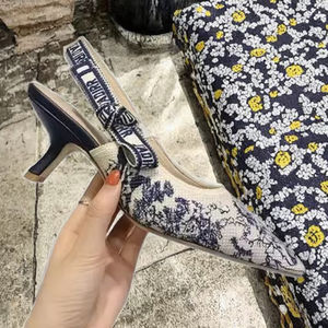 <span class=keywords><strong>Zapatos</strong></span> de Tacón Alto de Lujo Personalizados OEM ODM para Mujer, <span class=keywords><strong>Zapatos</strong></span> de Punta Puntiaguda con Cordones para Verano, <span class=keywords><strong>Zapatos</strong></span> de Moda para Exteriores, Tacones de <span class=keywords><strong>Charol</strong></span> - Product Image 1