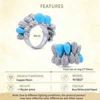 Bague de cocktail surdimensionnée pour femme en cuivre plaqué or blanc, avec résine bleue en forme de goutte et entièrement pavée de cristaux, bijou de soirée glamour