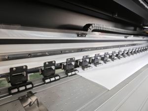 Film de plafond extensible en PVC de 1.8m imprimant une imprimante éco-solvant à jet d'encre numérique avec tête i3200 - Product Image 4