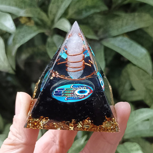 Pyramide en résine époxy à effet galet de cristal, Ornement de bureau, Décoration d'aquarium, Cadeau, Pilier de cristal blanc, Main de démon - Product Image 2