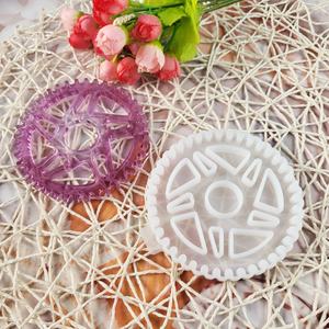 Molde de silicona hecho a mano Kingnoo para adornos decorativos DIY, estilo Ins, alfombrilla para tazas con diseño de engranajes X0287, herramientas para pasteles en stock - Product Image 1