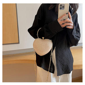 <span class=keywords><strong>Borse</strong></span> da Sposa Scintillanti a Prezzo All'Ingrosso, Eleganti Pochette a Forma di Cuore per Signore - Product Image 4