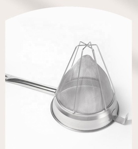 Filtre conique commercial de 8/10/12 pouces, entonnoir <span class=keywords><strong>chinois</strong></span>, <span class=keywords><strong>passoire</strong></span> en métal à mailles fines, <span class=keywords><strong>passoire</strong></span> en acier inoxydable avec un crochet - Product Image 4