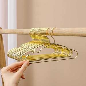 Perchas de ropa para mascotas Color dorado Mini percha Percha de ropa de metal para Teddy Dog Cat Puppet Doll Pet Store - Product Image 5