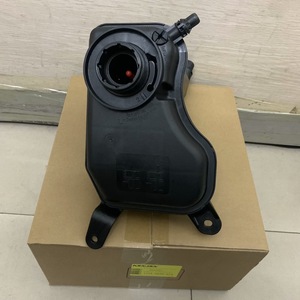 ถังพักน้ำสำหรับ BMW E90 E84 พลาสติก 2 ลิตร แบบขันเกลียว อะไหล่ทดแทน หมายเลข 17137567462 - Product Image 1