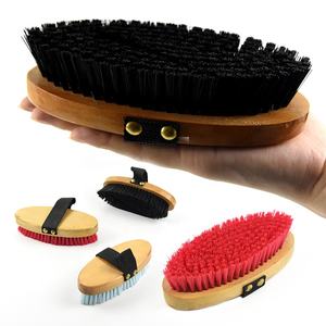 Équipement d'équitation en <span class=keywords><strong>bois</strong></span>, <span class=keywords><strong>brosse</strong></span> de nettoyage pour animaux de compagnie avec manche tissé <span class=keywords><strong>brosse</strong></span> à chaussures <span class=keywords><strong>brosse</strong></span> à plumeau pour chevaux - Product Image 4