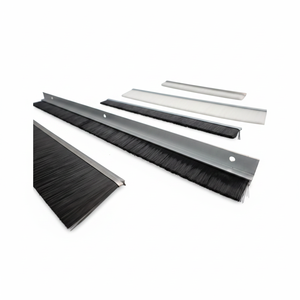 Joint <span class=keywords><strong>de</strong></span> <span class=keywords><strong>brosse</strong></span> inférieur pour <span class=keywords><strong>porte</strong></span> coulissante industrielle avec <span class=keywords><strong>profil</strong></span>é en aluminium multi-prises pour usage résidentiel et commercial - Product Image 2