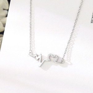 Collar con Colgante de Corazón con Latido Hueco para Mujer, Cadena Creativa para Clavícula, Joyería de Moda - Product Image 5