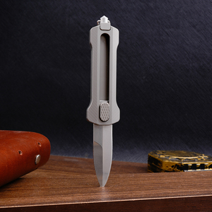 Coltello Tascabile Retrattile in Titanio con Lama da Caccia in Acciaio Inossidabile e Blocco di Sicurezza - Product Image 6