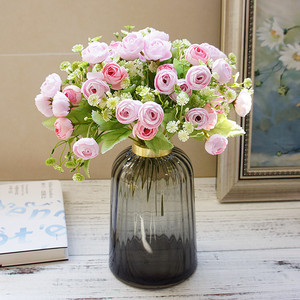 Offre Spéciale : Mini Bouquet de Roses Artificielles à 5 Tiges avec Boutons Floraux – Prix Abordable - Product Image 4