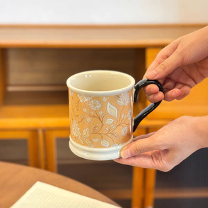 Tasse en céramique rétro de Chaozhou, modèle <span class=keywords><strong>Lisbonne</strong></span>, pour <span class=keywords><strong>café</strong></span> et eau, motif floral, cadeau d'anniversaire, souvenir, haute esthétique, idéal pour mariage - Product Image 4