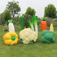 Cartoon fruit- en groentesculpturen Tuinlandschap Creatieve fruitsculpturen Landelijke fruit- en groentesculpturen
