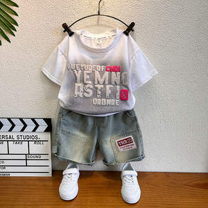 Moda estiva fresca per bambini Set di abbigliamento Casual per bambini t-shirt stampata con lettere a manica corta e pantaloncini alla moda - Product Image 2