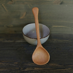 MN EXPORTS Cuchara de Cocina Clásica de Madera Maciza, Utensilio de Cocina de Madera Natural Hecho a Mano, Herramienta para Remover, Servir y Mezclar, Duradero y Ecológico - Product Image 1