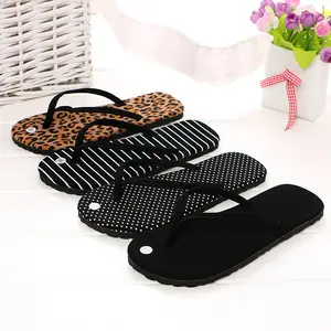 Bán Buôn Sọc Dot Thiết Kế Non-Slip Bãi Biển Phẳng Flip Flops Dép Đi Trong Nhà Phụ Nữ Thoải Mái Ngoài Trời Flip-Flops Cho Phụ Nữ Giáng Sinh