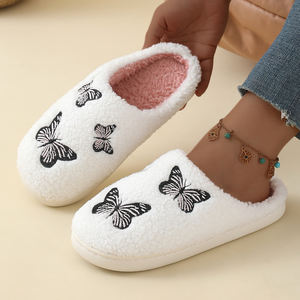 Pantoufles d'intérieur personnalisées de haute qualité, douces et confortables, pour hommes et femmes, à bout ouvert, avec motif étoiles et cœurs, amortissantes et antidérapantes - Product Image 4