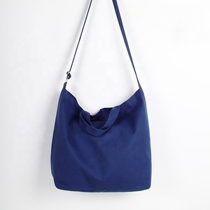 Bolsa de Mensajero de Lona Sublimable con Logotipo Personalizado al por Mayor, Bolsa de Hombro Casual Tipo Hobo para Mujeres y Hombres - Product Image 6