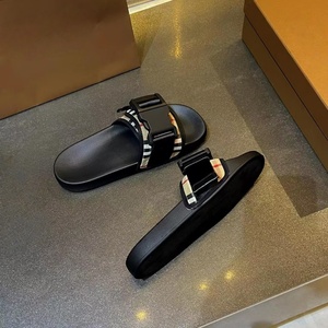 Sandales de plage luxueuses pour hommes et femmes, antidérapantes, semelles en caoutchouc de haute qualité, tongs classiques d'été, mode - Product Image 4