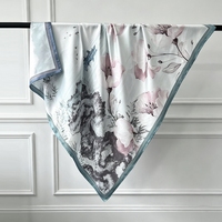 Foulard carré en soie de mûrier sergé à faible MOQ, avec motifs personnalisés, ourlet roulé à la main, impression double face, motif paysage en peinture à l'encre chinoise, OEM
