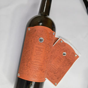 Etiqueta de <span class=keywords><strong>vino</strong></span> de cuero PU suave de lujo marca OEM etiqueta de <span class=keywords><strong>vino</strong></span> en relieve <span class=keywords><strong>con</strong></span> diamantes de imitación Grado Superior Etiqueta de <span class=keywords><strong>vino</strong></span> personalizada pegatina - Product Image 5