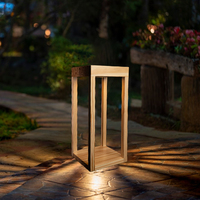 Lampes solaires pour arrière-cour Lanternes suspendues au sol pour jardin extérieur Éclairage LED Installation facile Cadre en bois à énergie solaire style nature