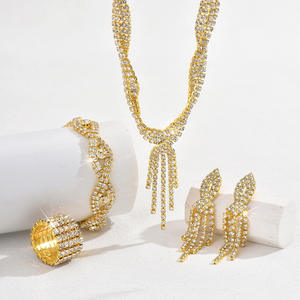 Magnifique ensemble collier et boucles d'oreilles en strass pour mariée, accessoires de bijouterie tendance pour un jour de mariage parfait, vente en gros - Product Image 5