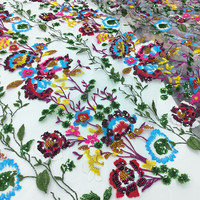 Tissu en dentelle de tulle brodé de perles et de sequins de luxe pour robes de mariée et de soirée