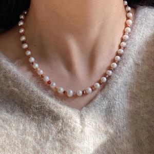 สร้อยคอมุกธรรมชาติ ZL7-5 ดีไซน์หรูหราสำหรับสาวๆ เหมาะกับเสื้อสเวตเตอร์สไตล์มาillard สำหรับฤดูใบไม้ร่วง/ฤดูหนาว ให้ลุคที่อ่อนโยนและสง่างาม - Product Image 1