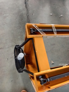 Transpaleta Manual con Capacidad de Carga de 3000 kg, Longitud de Horquilla de 1200 mm, Ruedas de Nylon Amarillas, Uso en Interiores, Modelo 685/550 - Product Image 4