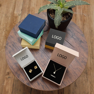 Caja de Regalo para Joyería Ejecutiva |   Estuche Rígido Magnético con Relieve |   Experto en Fabricación Profesional - Product Image 1