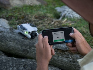 Mini Drone Vidéo 4 Pro Combo avec Télécommande RC à 2 Écrans, Pack Fly More Plus, Transmission 20km, Idéal pour les Créateurs et les Voyages - Product Image 5