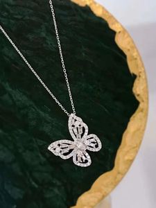 Xinfly Wholesale Fashion 18K Solid Gold Natural 0.68CT Butterfly Diamond <b>Necklace</b> for Women - Product Image 5