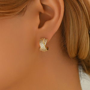 ใหม่ต่างหูแฟชั่นสตรีแบบประณีตทำจากทองแดงผสมกับเครื่องประดับที่ดูหรูหราประจำวันต่างหูแฟชั่นประดับหมุดเพทาย - Product Image 2