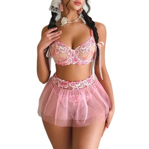 Set di Lingerie Sexy con <span class=keywords><strong>Reggiseno</strong></span> a <span class=keywords><strong>Mezza</strong></span> <span class=keywords><strong>Coppa</strong></span> con Ferretto in Pizzo Floreale Ricamato e Gonna Vaporosa in Fibra di Poliestere per Donne - Product Image 5
