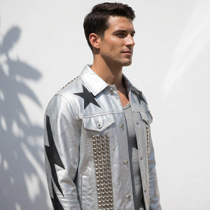 Blouson de <span class=keywords><strong>motard</strong></span> en similicuir argenté personnalisé à faible MOQ avec rivets métalliques et clous OEM – Blousons en cuir pour moto - Product Image 3