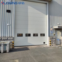 Système de rail sectionnel pour porte basculante T500 avec panneau isolé et fenêtre de vision pour entrée de bâtiment commercial