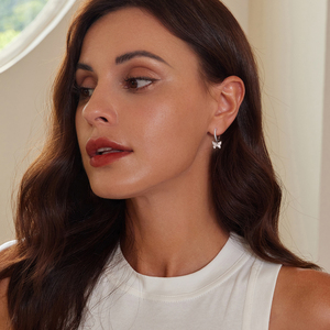 Pendientes de Aro de Aleación Plateada con Dije de Mariposa y Cristales de Estrás, Joyería de Moda para Mujer, Regalo - Product Image 5