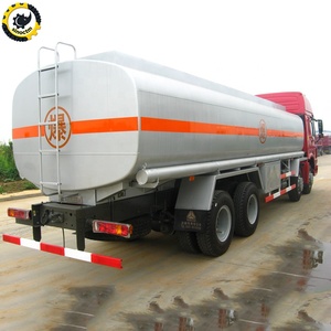 Nuovo Camion HOWO 8x4 per Trasporto Carburante con Asse Posteriore Regolabile, Serbatoio in Acciaio Inox da 28m3, 351-450HP per Miniera e Strade Difficili - Product Image 4