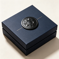 Étiquette métallique ronde OEM en relief, oxydation noire, badge métallique 3D en relief étoile, autocollant pour emballage de coffret cadeau de parfum de luxe, logo