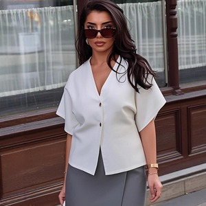 Cardigan décontracté <span class=keywords><strong>blanc</strong></span> tendance pour femmes, <span class=keywords><strong>gilet</strong></span> en tricot à deux boutons, haut à manches courtes, vêtement extérieur polyvalent - Product Image 2