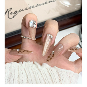 Uñas postizas de almendra con diseño de ojo de gato francés y mariposa, estilo boutique, cortas, resistentes al viento, para chicas, venta al por mayor - Product Image 4