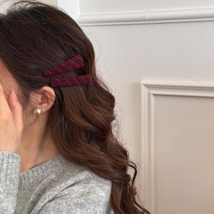 Pinza para el pelo de punto estilo retro, diseño minimalista y moderno con clips BB - Product Image 4